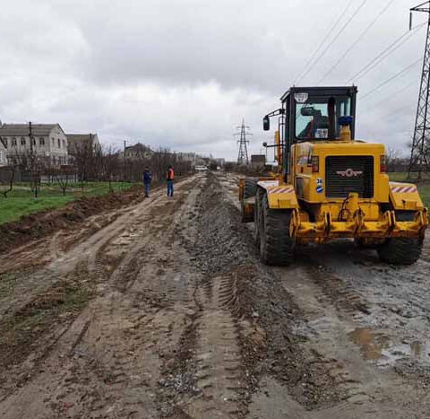 Столичная фирма начала строить дорогу в Каховке