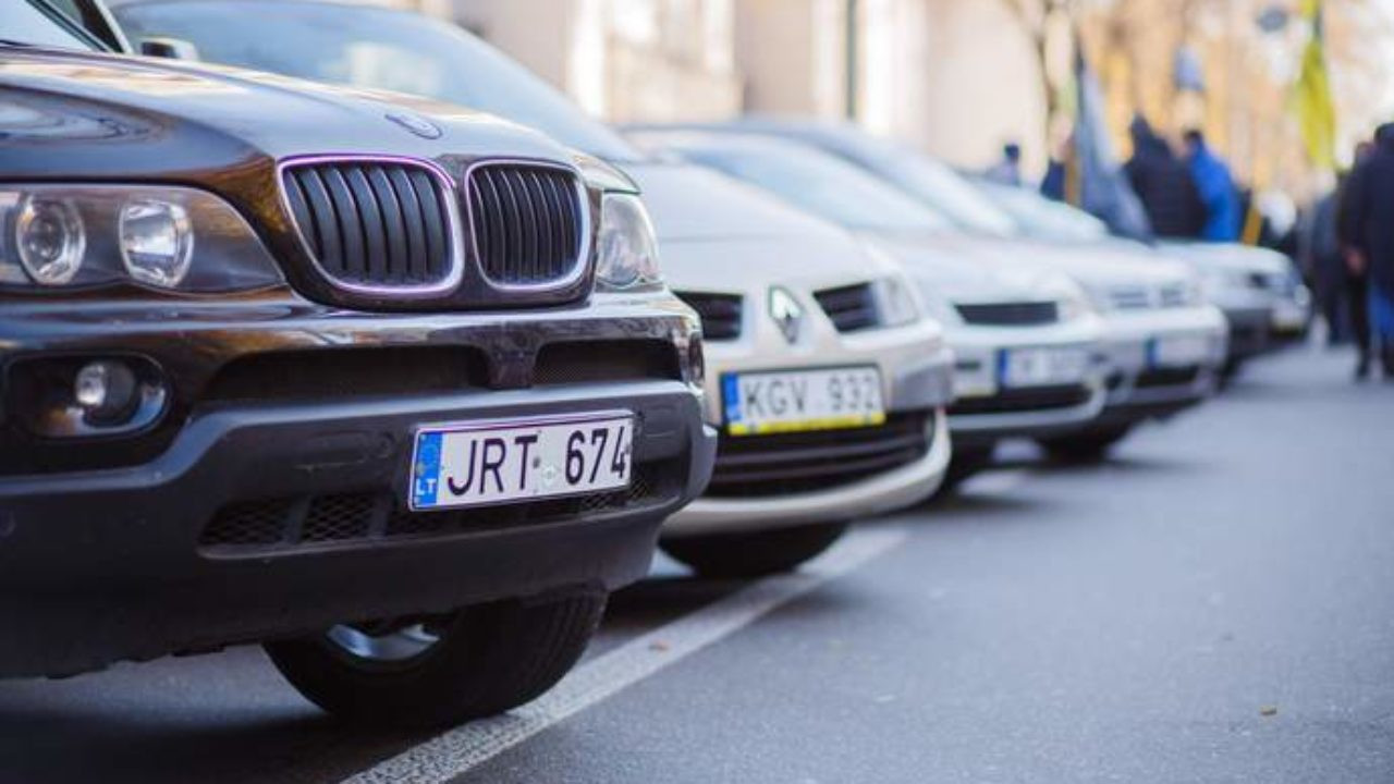 Украинцы массово избавляются от "евроблях": почему нельзя законно продать авто и что делать
