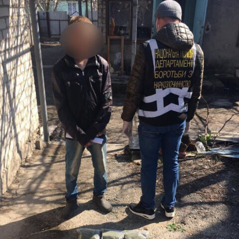 В Каховке полицейские задержали наркосбытчика с “товаром” на 200 тысяч гривен