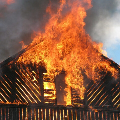 В одном из сел Высокопольского района ночью горели два дома