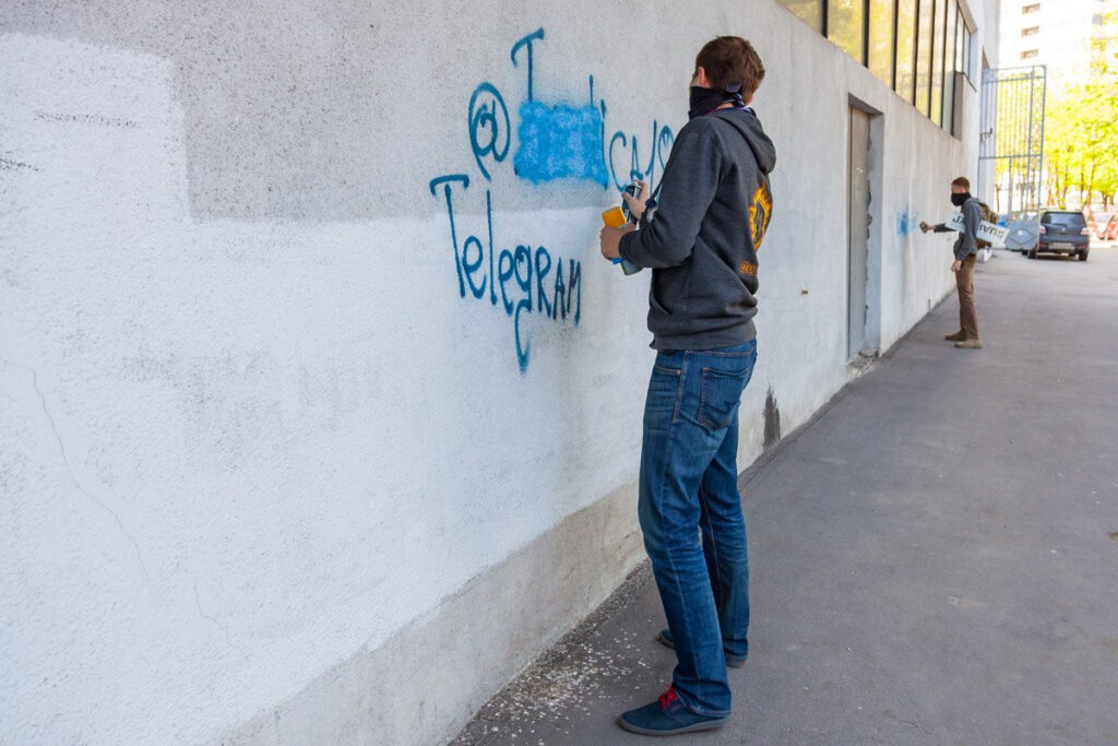 В субботу херсонские активисты очистят город от рекламы запрещенных веществ на стенах зданий