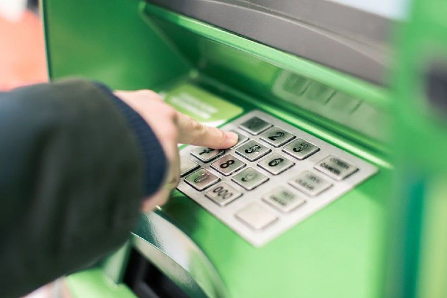 Вместо почтальона — банкомат: какие изменения ждут украинских пенсионеров