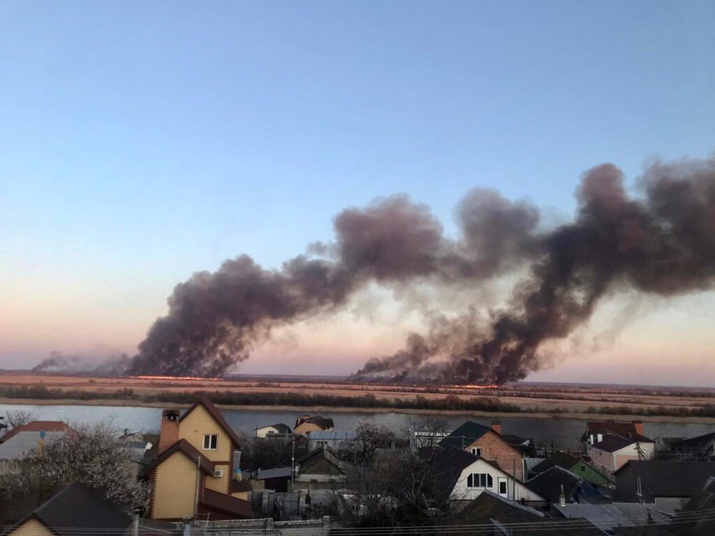 “За это покалечить тебя надо”: жители области жалуются на поджигателей плавней