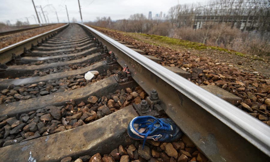 Жуткая трагедия на переезде в Херсоне: женщина попала под поезд