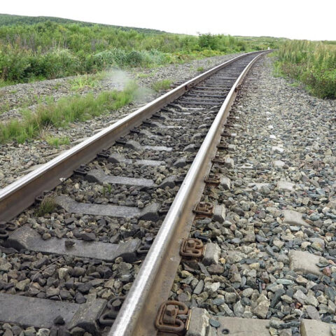 Злоумышленники разобрали железнодорожную колею на Херсонщине